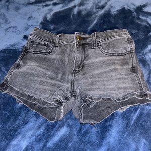 Hollister low rise black jean short size: small